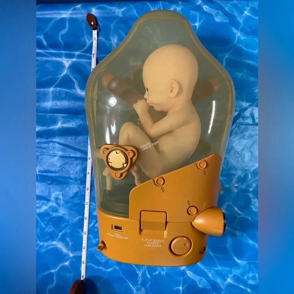 Death Stranding - Collector’s Edition  BB Pod Replica - 1/1 Scale - - Picture 13 of 16